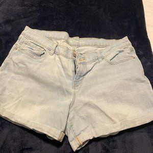 Old Navy Boyfriend Cuffed Shorts size 14